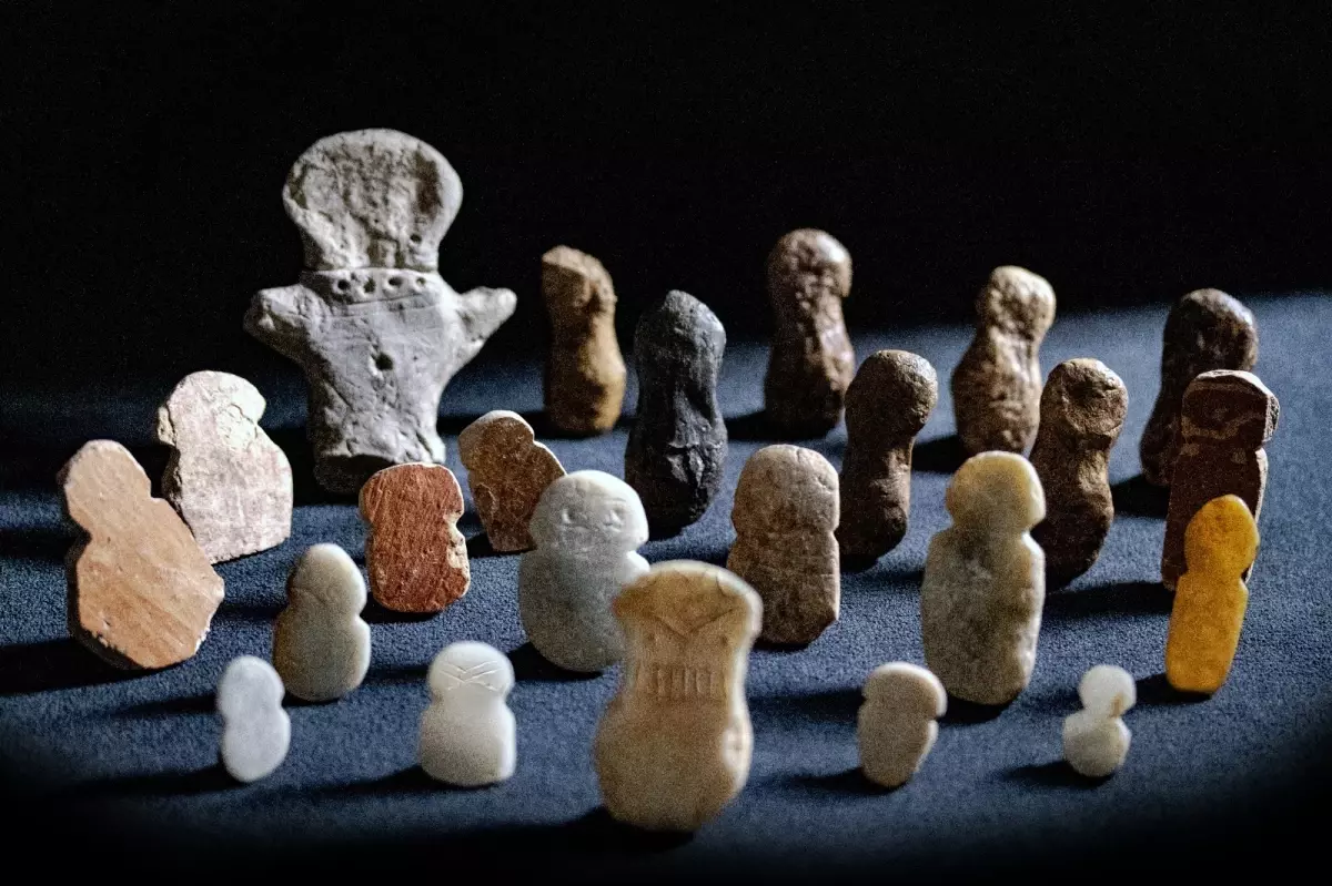 Tavşanlı Höyük\'te Tunç Çağı İdolleri Keşfedildi