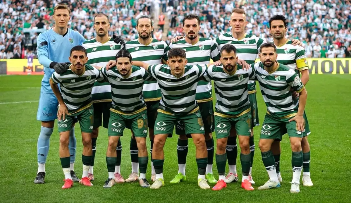 Bursaspor, Arnavutköy Belediyespor\'u Mağlup Ederek Zirvede Farkı İkiye Çıkardı