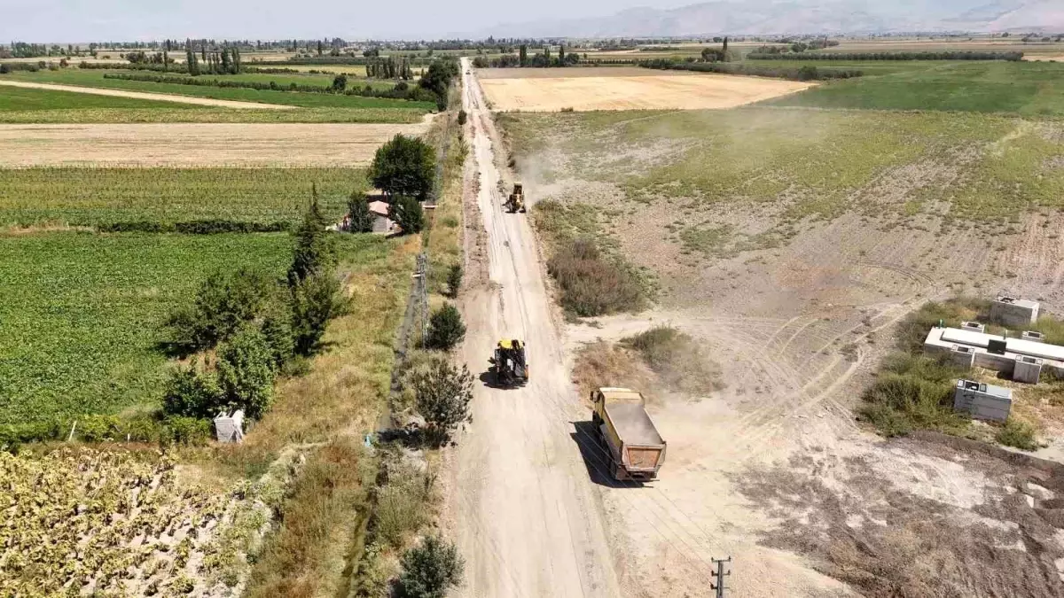 Kayseri Büyükşehir Belediyesi\'nden Kırsal Yatırım: Musahacılı Mahallesi\'nde 10 Milyon TL\'lik Sıcak Asfalt Çalışması