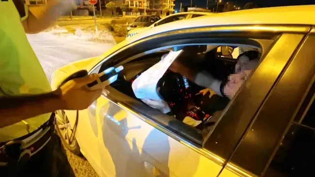 Aksaray'da Alkollü Araç Kullanan Sürücüden Polis Memurlarına Beddua