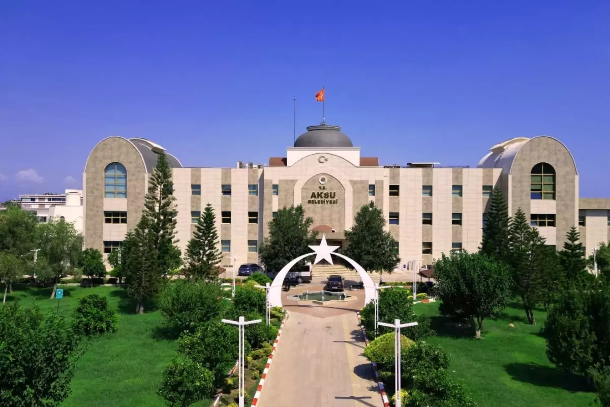 CHP\'li Aksu Belediyesi\'nde üç başkan yardımcısı istifa etti
