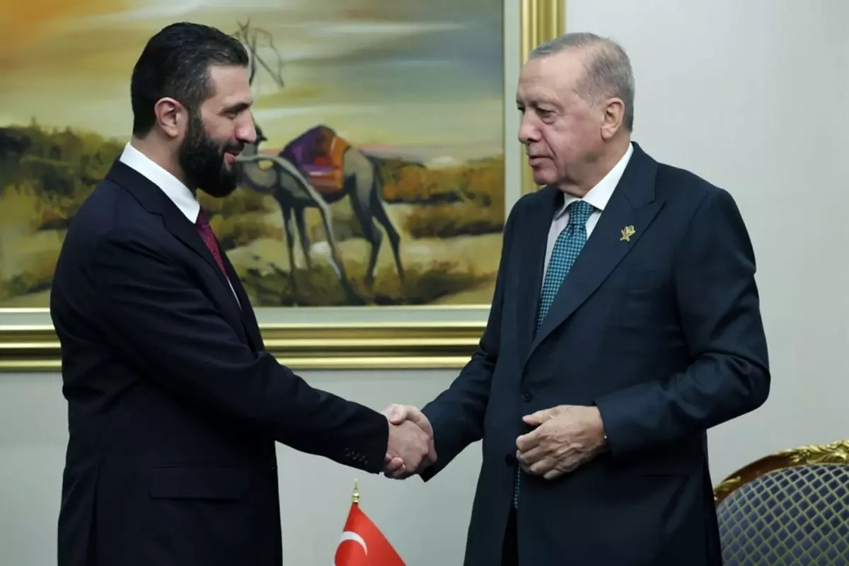 Cumhurbaşkanı Erdoğan Katar\'da Ahmed Şara ile görüştü! Dikkat çeken YPG/PKK vurgusu