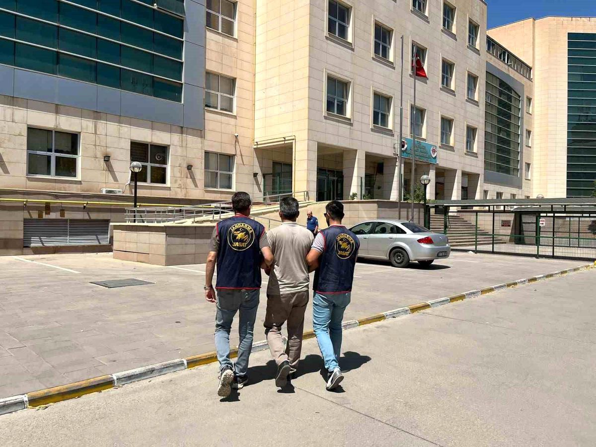 Diyarbakır\'da 52 Kişi Yakalandı