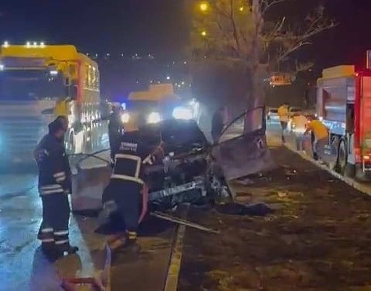 Diyarbakır\'da Otomobil Yangını: 3 Yaralı
