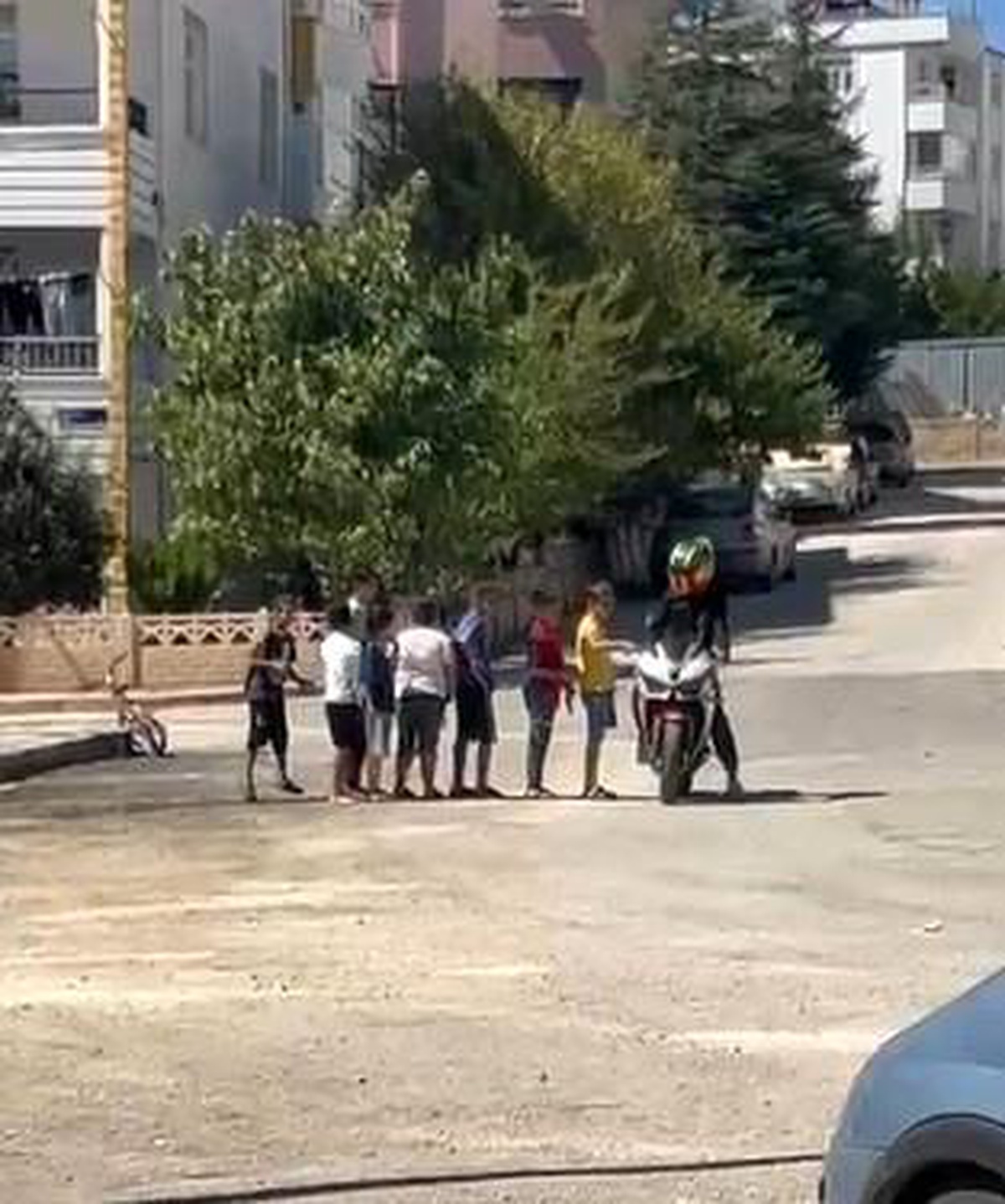 Elazığ\'da Motorcu, Çocuklarla Keyifli Anlar Yaşadı