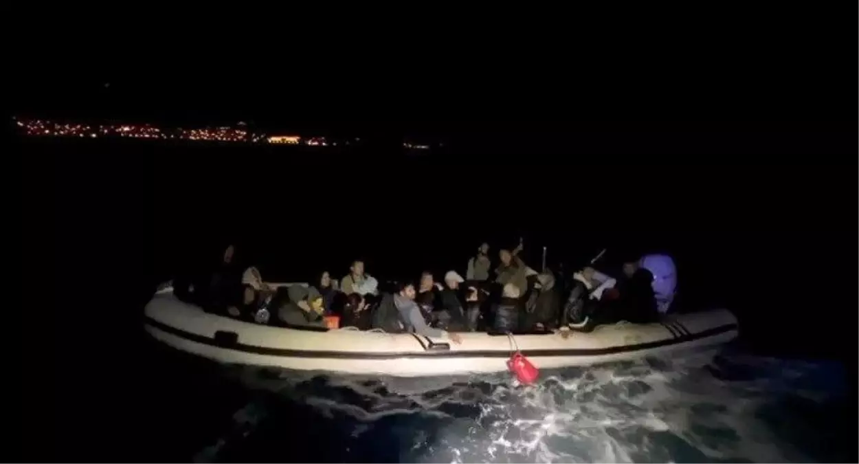 Karaburun\'da 33 Göçmen Kurtarıldı