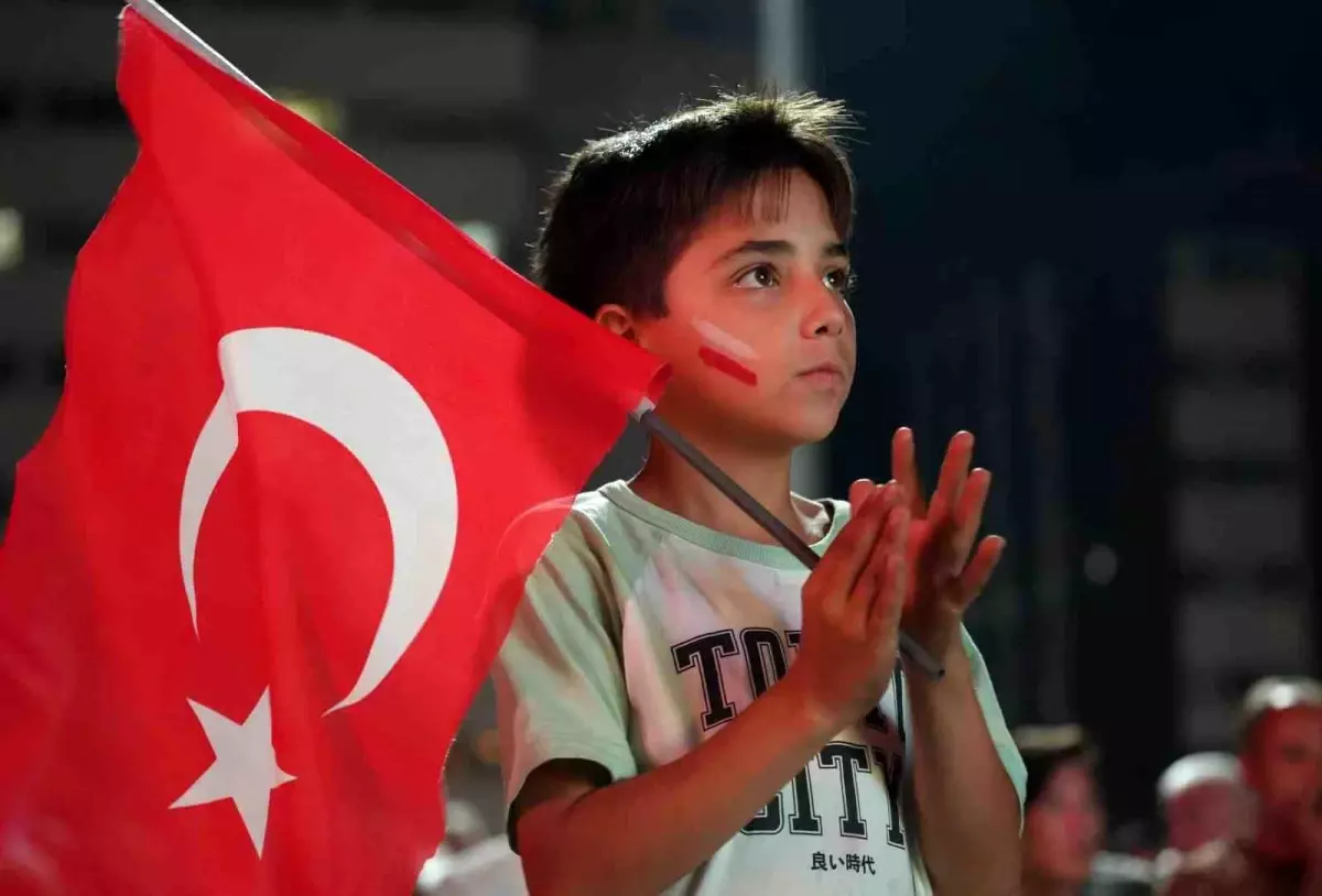 Kırıkkale\'de EuroBasket 2025 Heyecanı: Vatandaşlar Dev Ekranda Milli Maçı İzledi