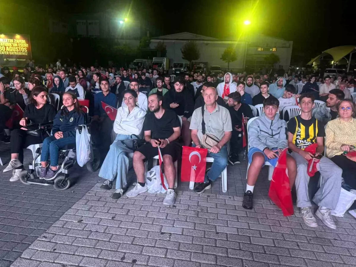 EuroBasket 2025 Finali, Küçükçekmece\'de Dev Ekranda Coşkuyla İzlendi