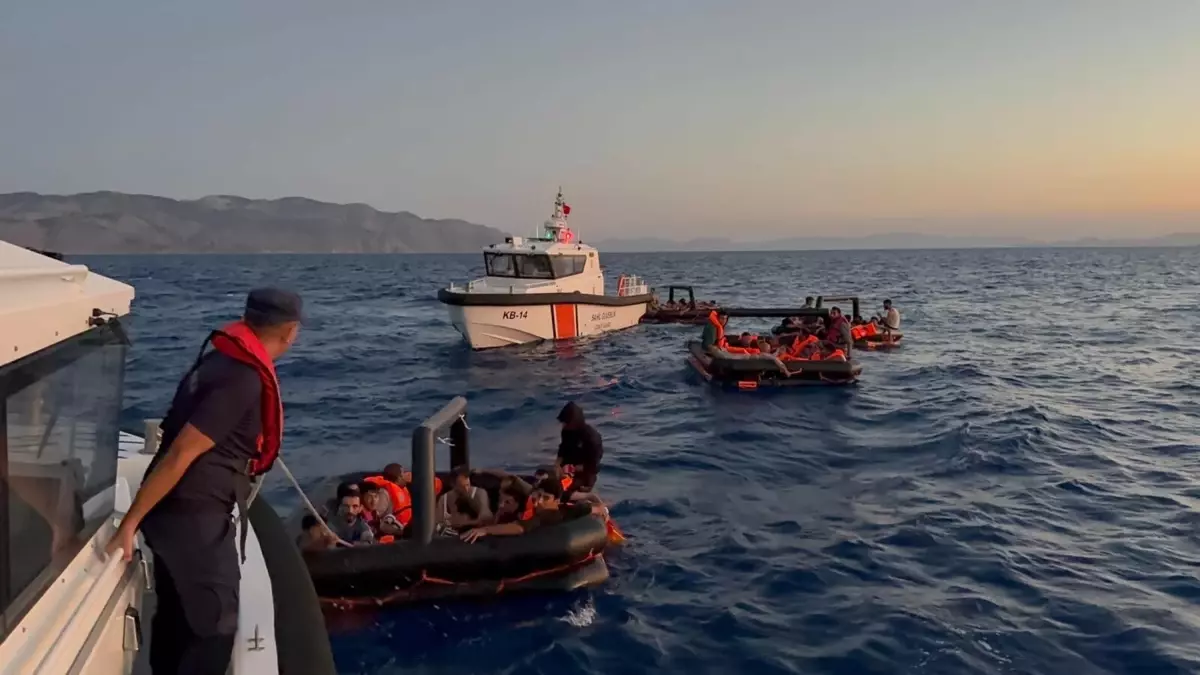 Marmaris\'te 74 Kaçak Göçmen Kurtarıldı