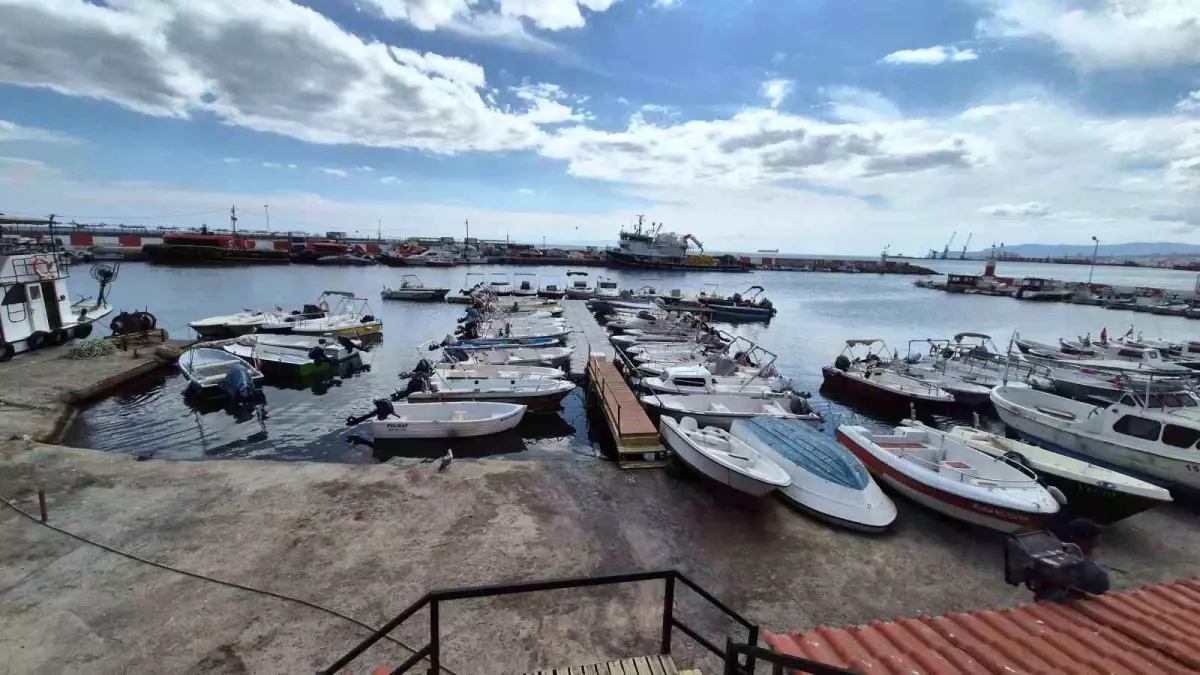 Poyraz Fırtınası Balıkçıları Limana Çekti