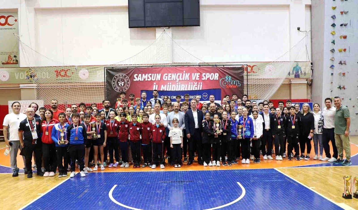 Samsun\'da Trampolin Cimnastik Şampiyonası Sona Erdi