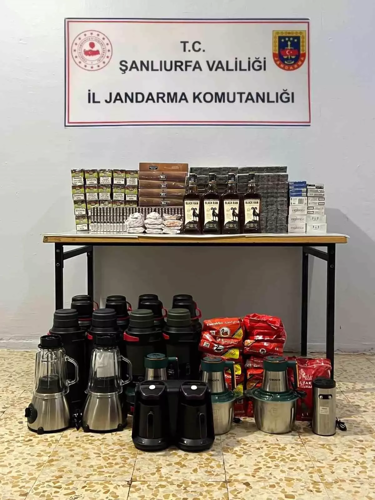 Viranşehir\'de Kaçak Malzeme Operasyonu