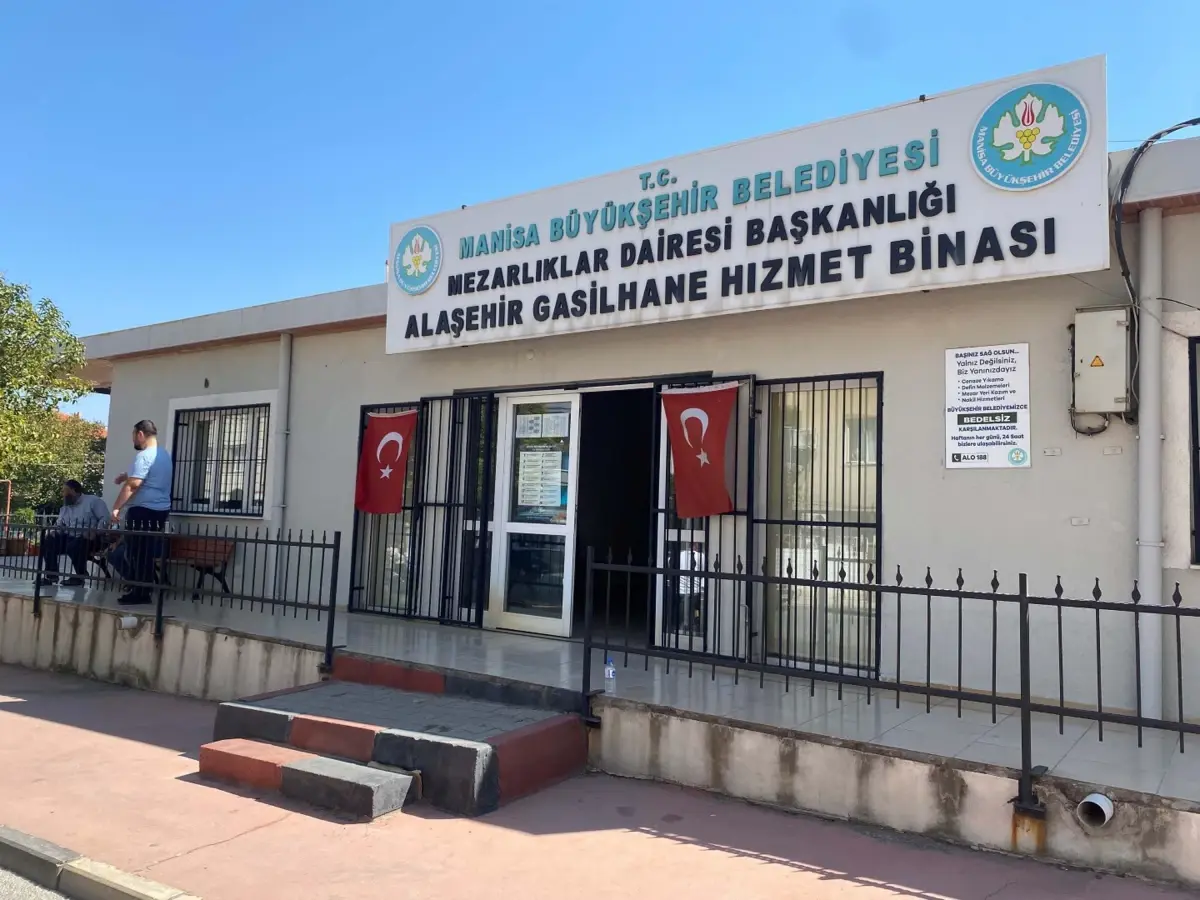 Alaşehir\'de Ağaç Kesimi Sırasında Kazada Yaşamını Yitirdi