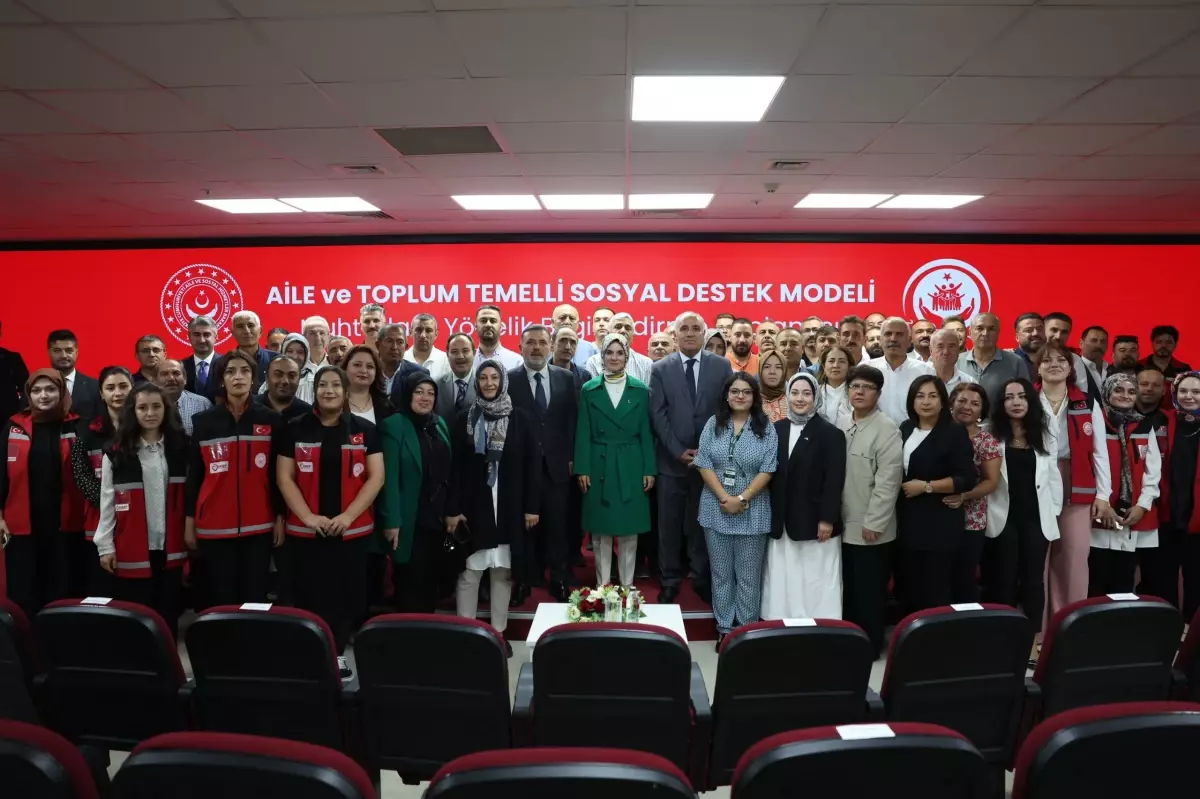 Aile ve Sosyal Hizmetler Bakanı\'ndan Muhtarlarla Toplantı