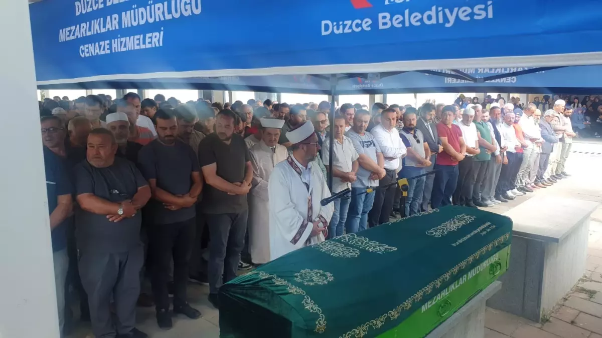 Doğum günü için aldığı süs balonu başına geçirip boğuldu, 11 yaşındaki çocuk son yolculuğuna uğurlandı