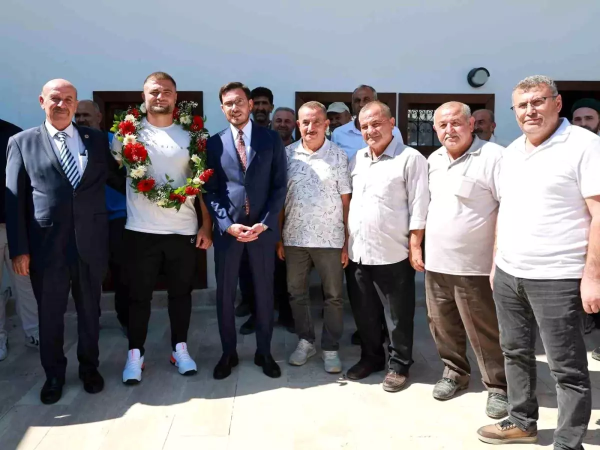 Başpehlivan Serhat Elvan, Tokat\'ta Coşkuyla Karşılandı