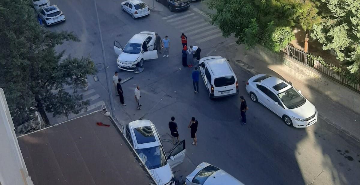 Batman\'da Trafik Kazası: Kadın Sürücü Yaralandı