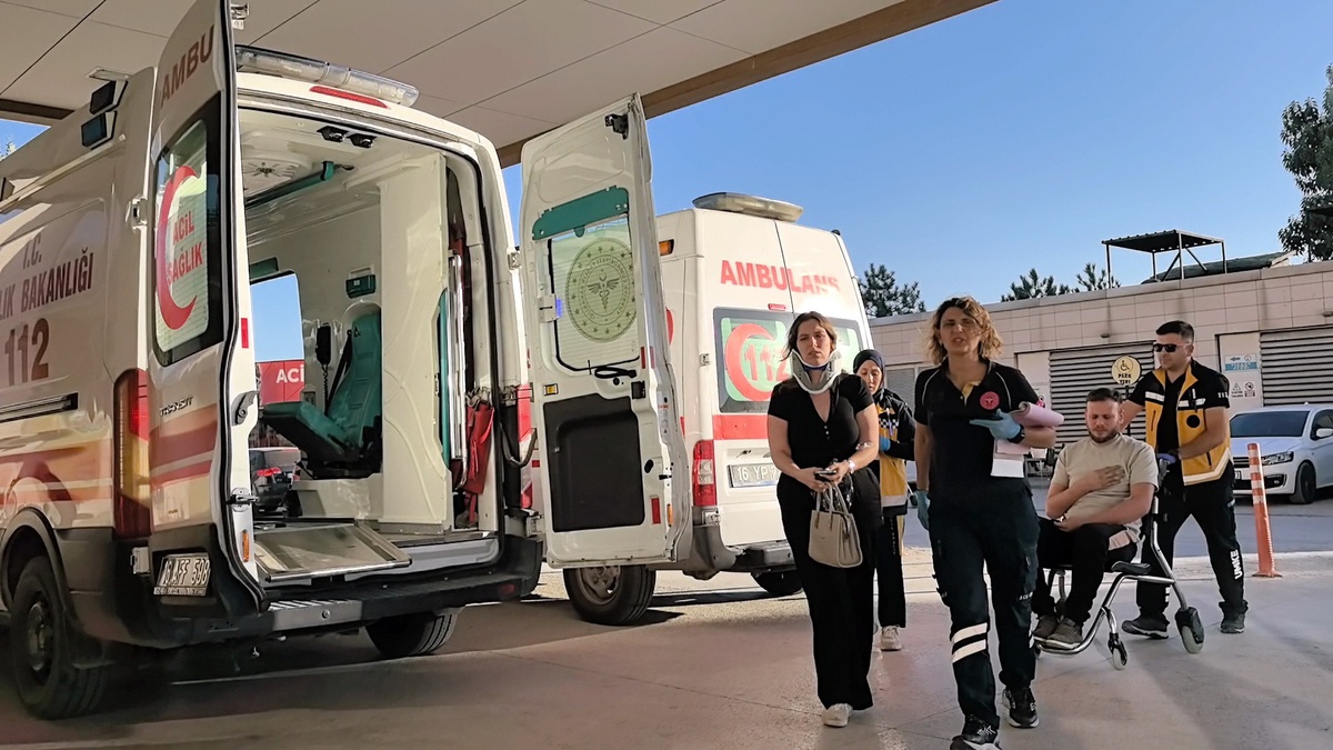 İnegöl\'de Trafik Kazası: 4 Yaralı