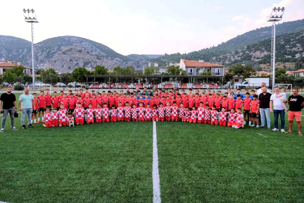 Düğerek Güneşspor\'a Mahalle Dayanışması