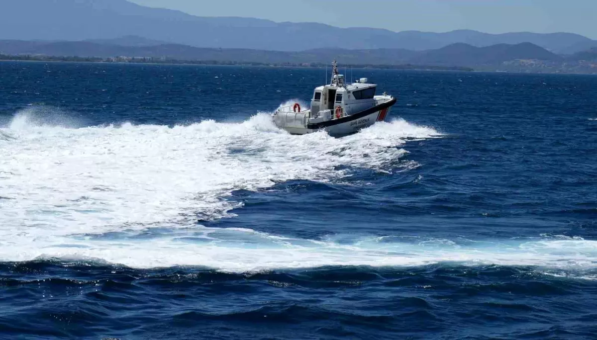 Balıkesir\'de Terk Edilmiş Tekne için Arama Kurtarma Çalışmaları Başlatıldı