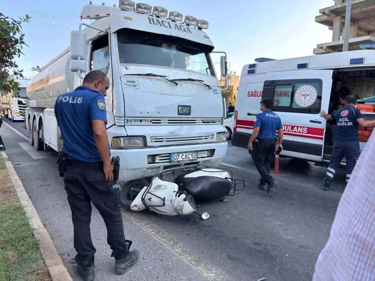 Gazipaşa\'da Trafik Kazası: Anne ve İki Çocuk Yaralandı