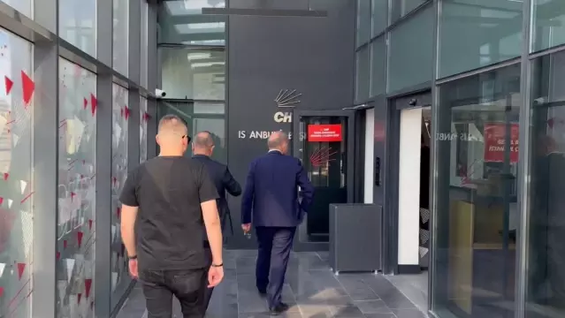 Gürsel Tekin, CHP'nin Sarıyer'deki Eski İl Başkanlığı Binasına Geldi | Güncel Haber