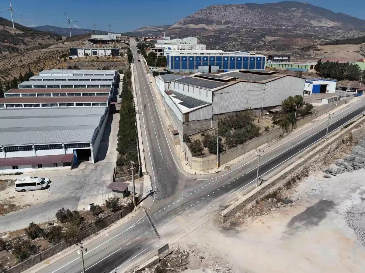 Hatay Büyükşehir Belediyesi\'nden Antakya Organize Sanayi Bölgesi\'nde Asphalt Çalışmaları