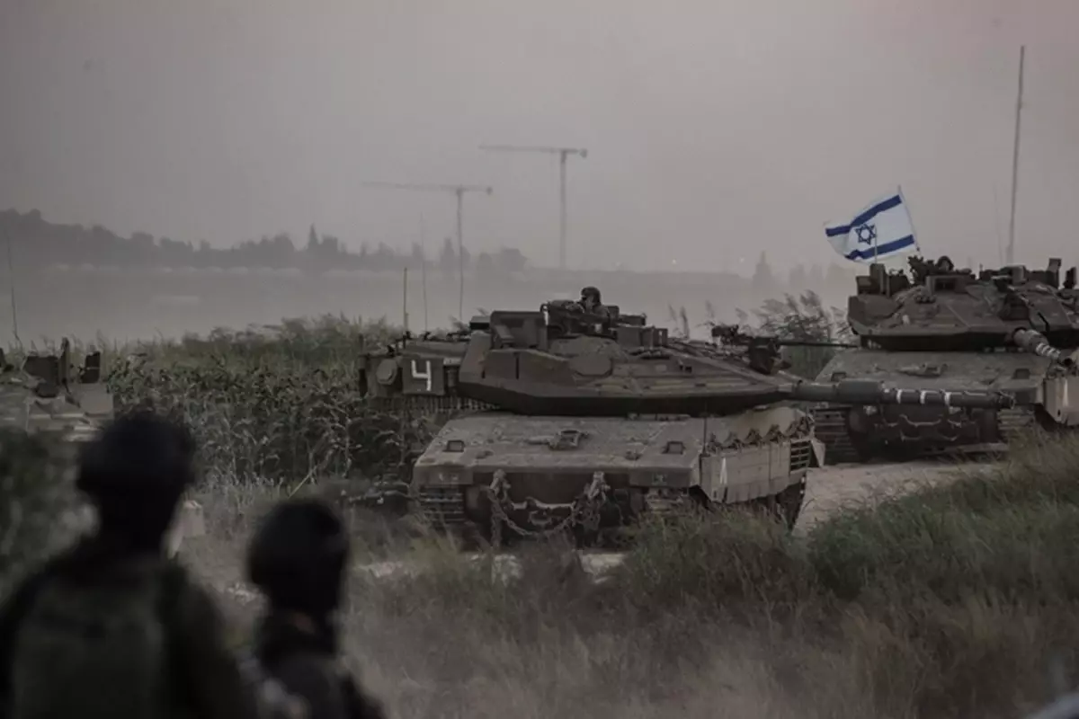 İsrail topyekün işgale başladı! Tanklar Gazze\'ye girdi