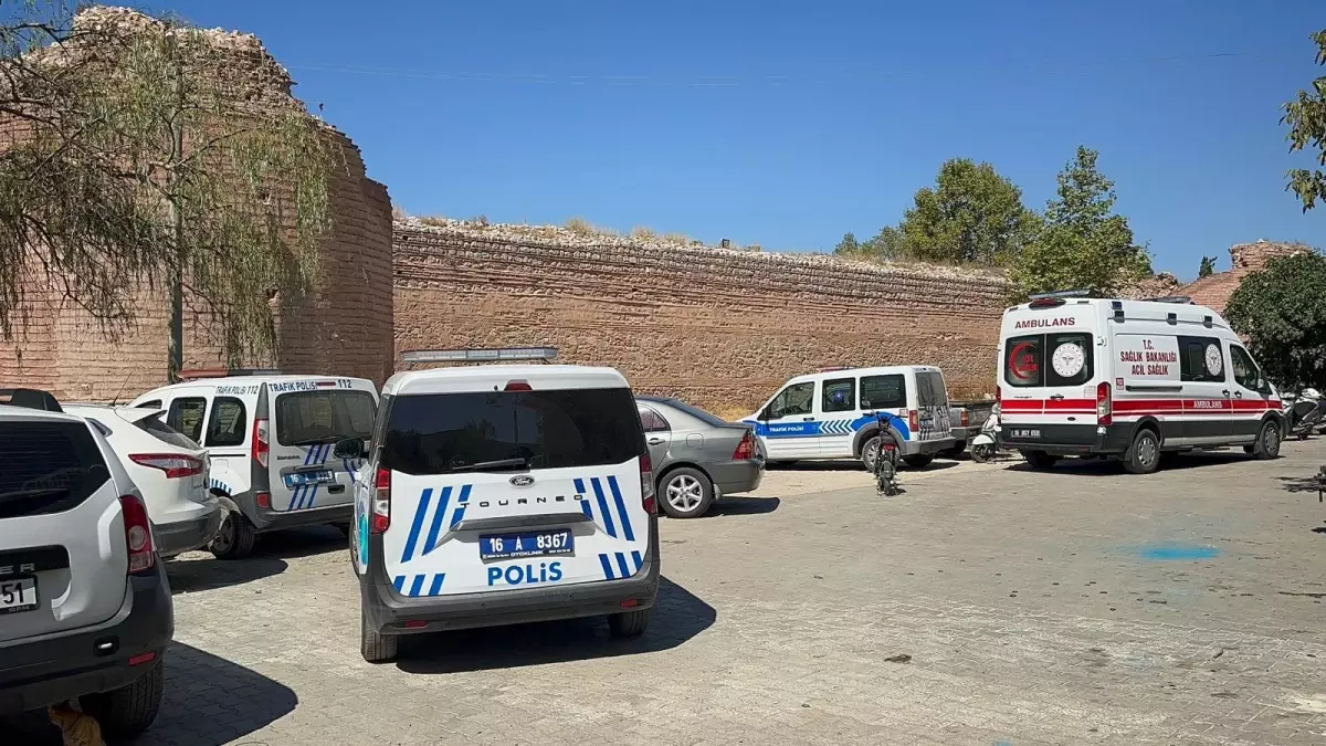 İznik\'te Tarihi Surlar yanında Erkek Cesedi Bulundu