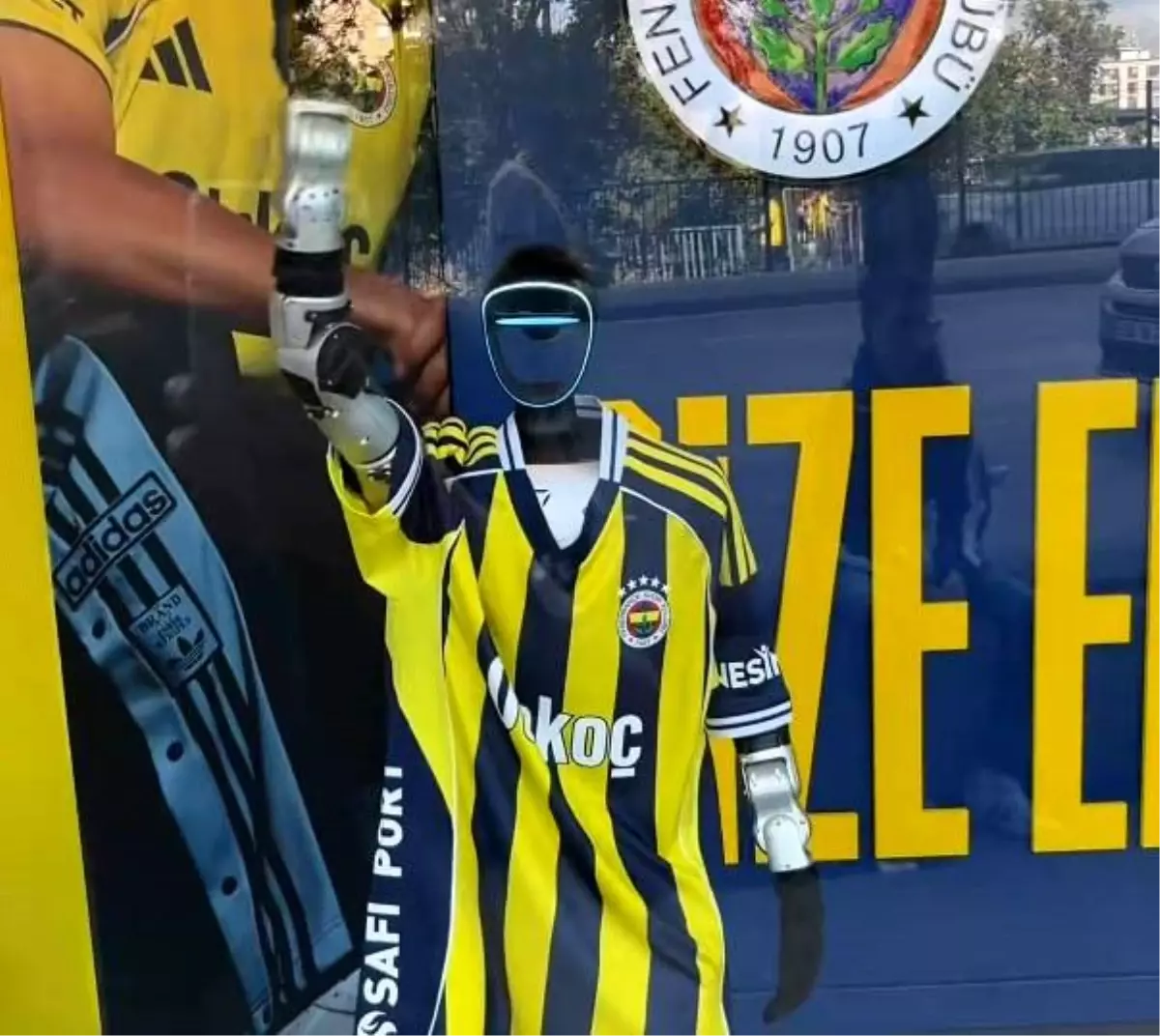Fenerbahçe\'nin Robot Taraftarı