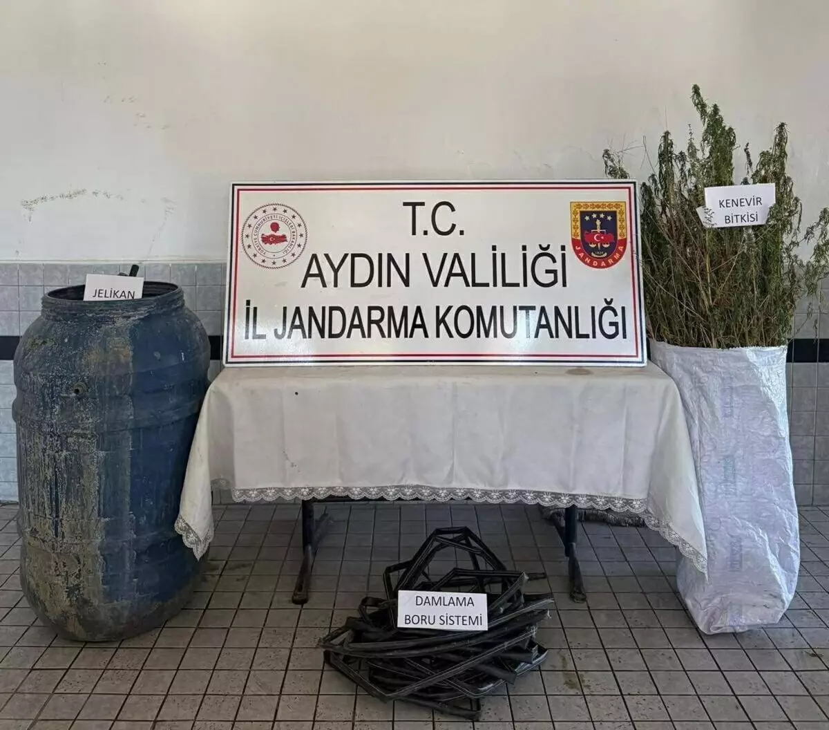 Buharkent\'te Yasa Dışı Kenevir Operasyonu