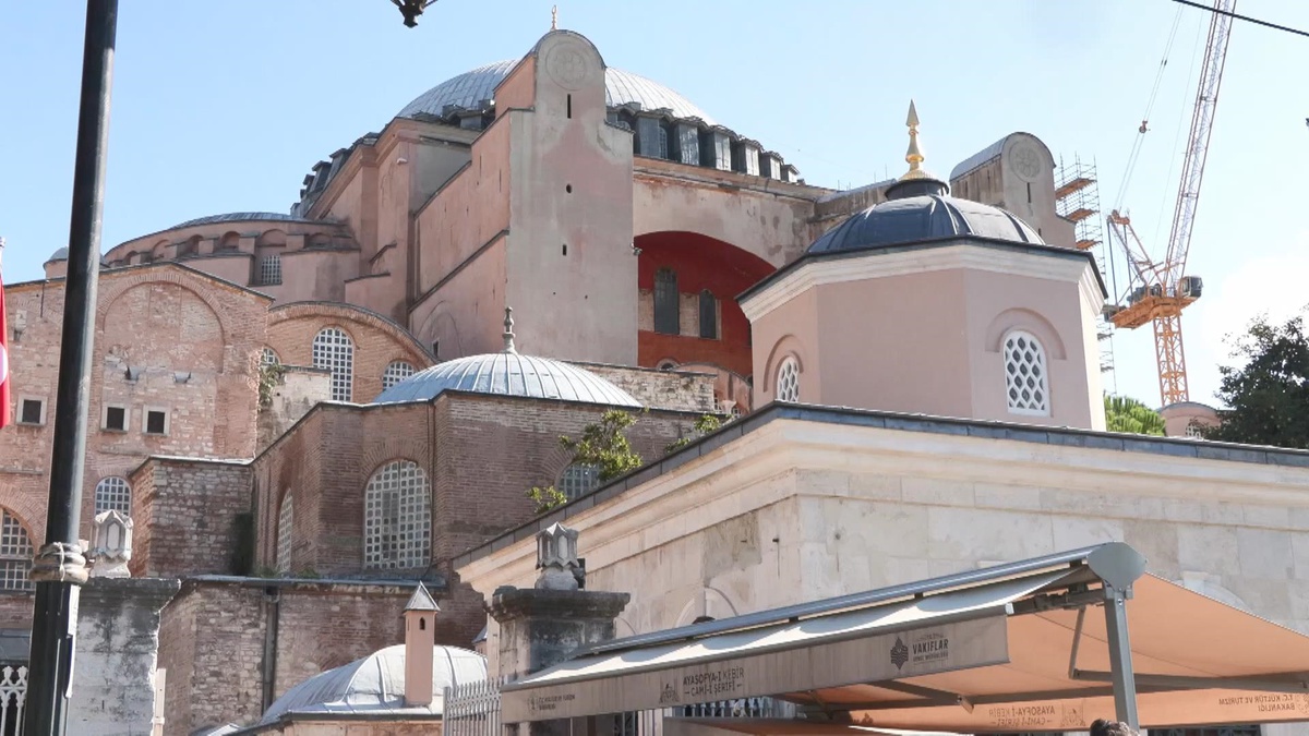 Vali Gül: \'Dijital İstanbul\' projesinde 603 camimize 225 türbemize karekod yerleştirildi