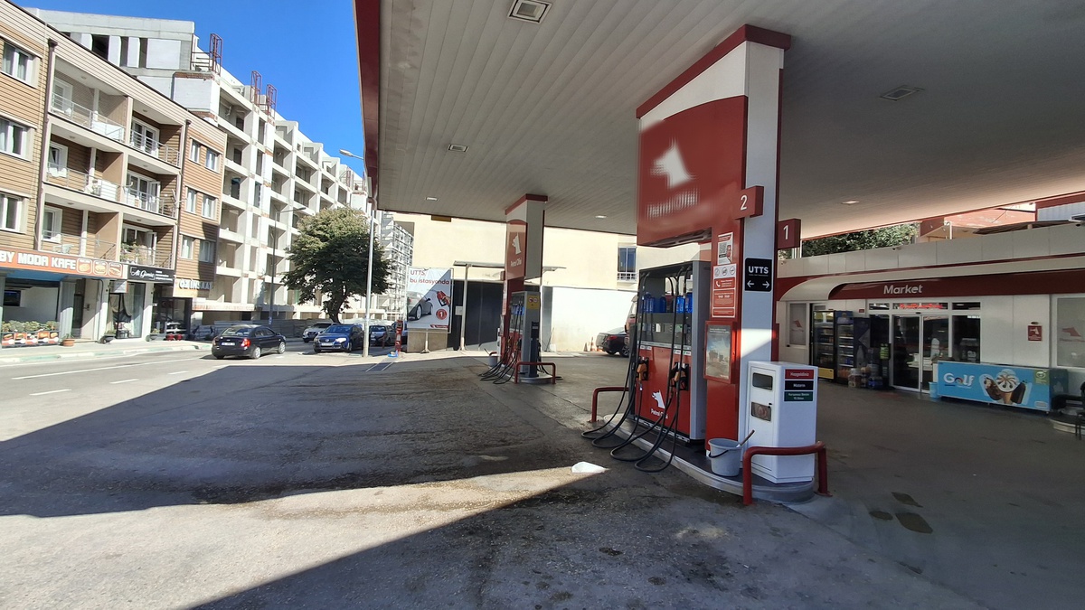 Bursa\'da Akaryakıt İstasyonunda Kaza Önleniyor