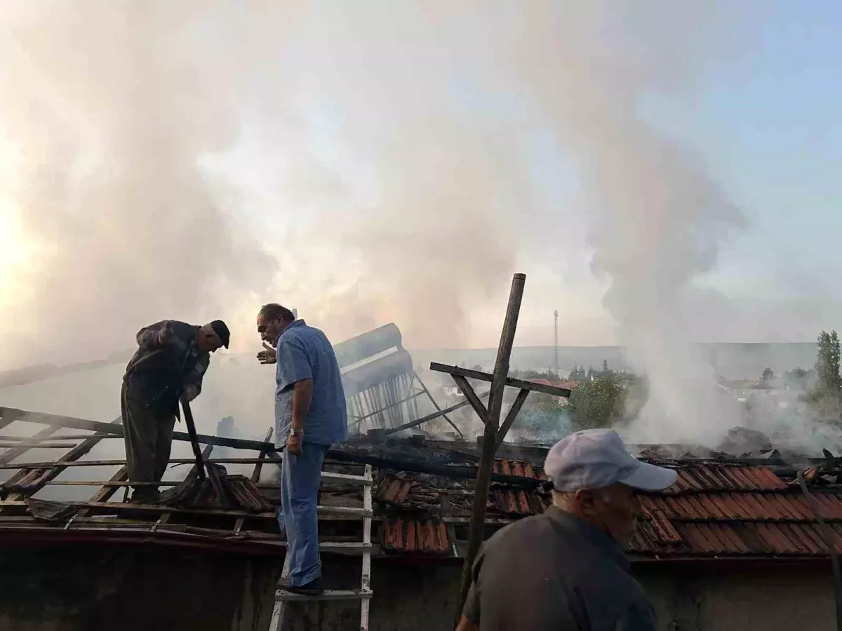 Çorum\'da Müstakil Ev Yangında Kullanılamaz Hale Geldi