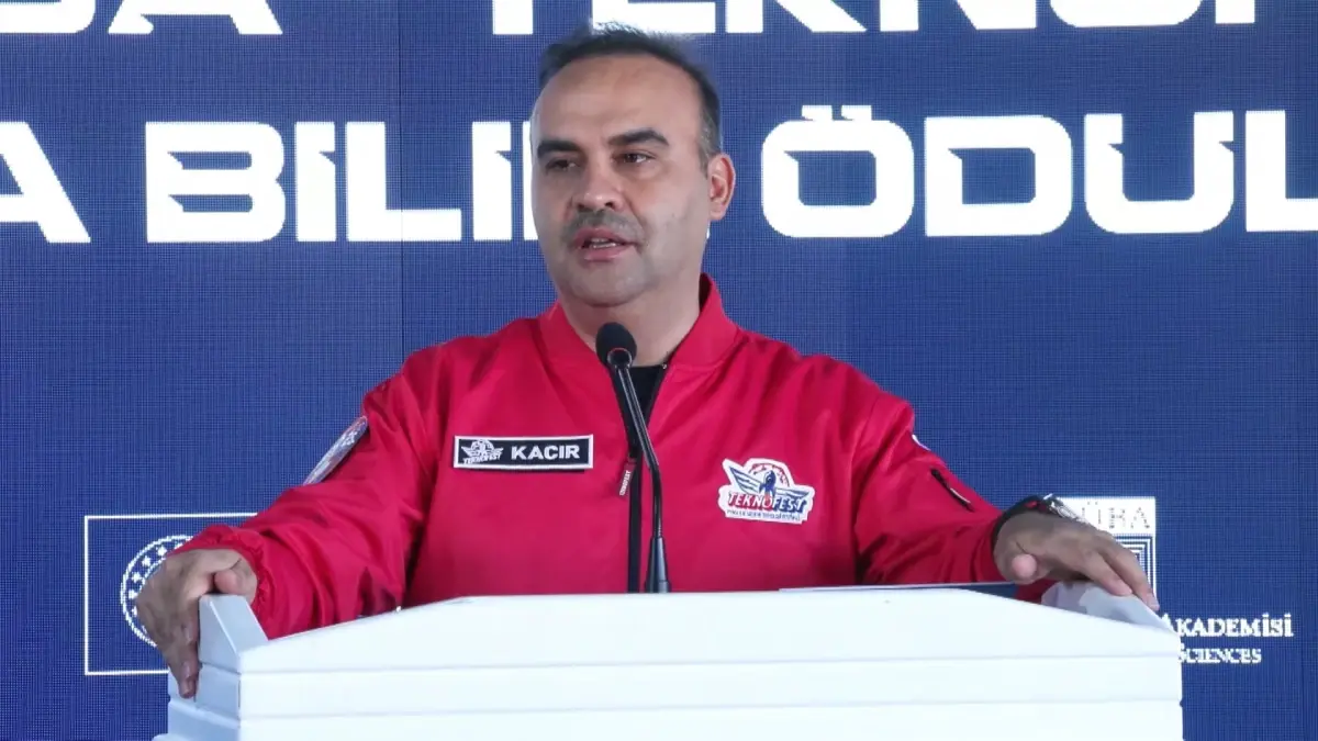 Sanayi ve Teknoloji Bakanı Kacır, TÜBA TEKNOFEST 2025 Doktora Bilim Ödülleri Törenine Katıldı