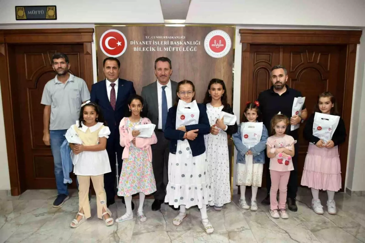 Bilecik\'teki Çocuklara Kuran-ı Kerim Hediye Edildi