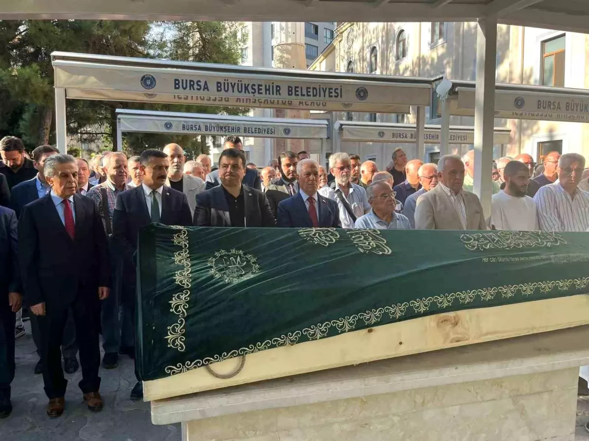 Bursa\'nın Duayen Gazetecisi Engin Özpınar Son Yolculuğuna Uğurlandı
