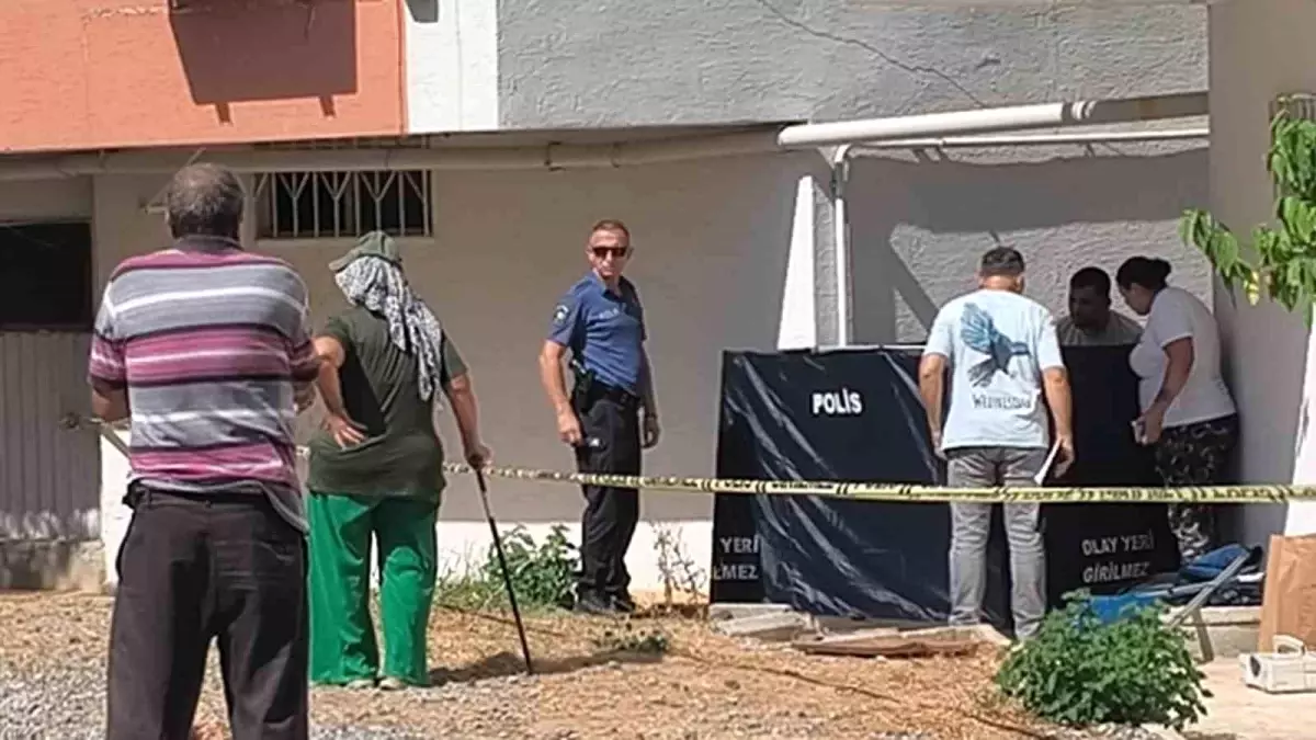 Antalya\'da 7. Kattan Düşen Şahıs Hayatını Kaybetti