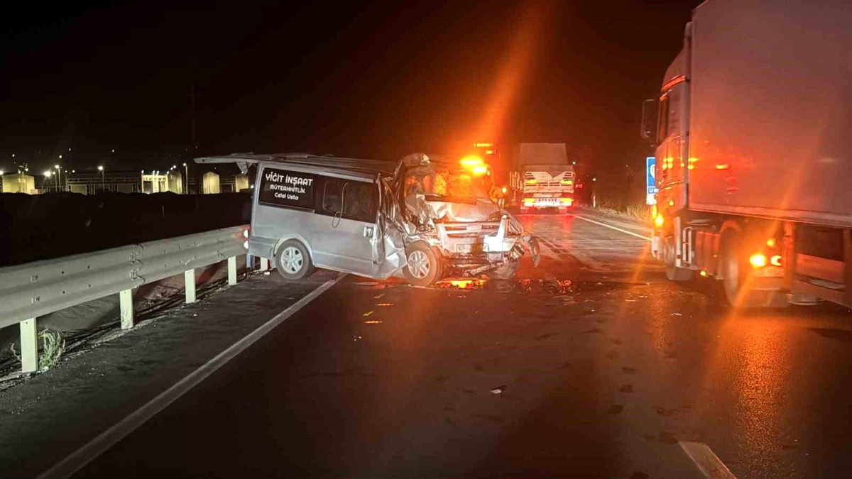 Afyonkarahisar\'da Minibüs Kazası