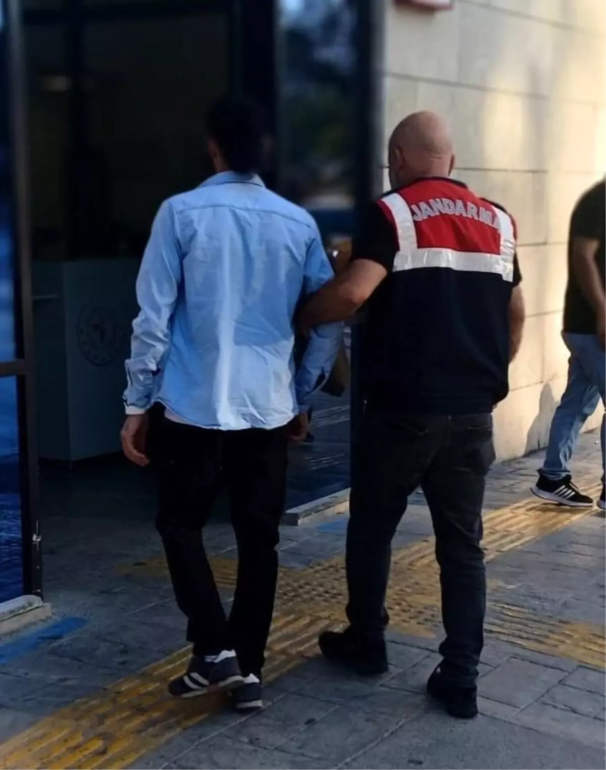 İzmir\'de DEAŞ Propagandası Yapan 2 Şüpheli Yakalandı