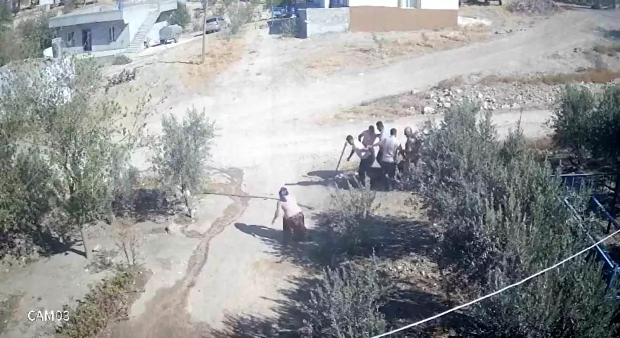 Kafasını taşla ezmek istediler, karısı düşünmeden müdahale etti