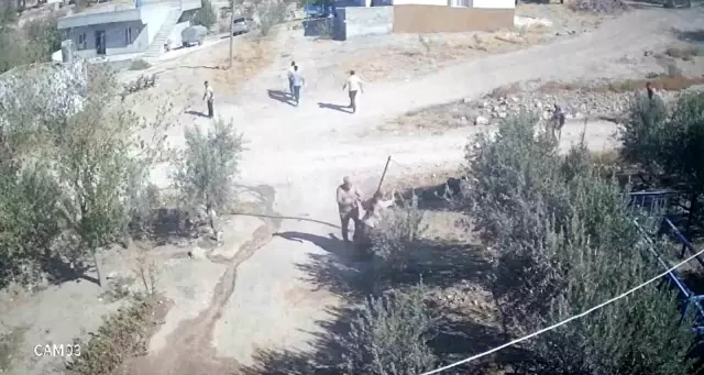 Kafasını taşla ezmek istediler, karısı düşünmeyen müdahale etti