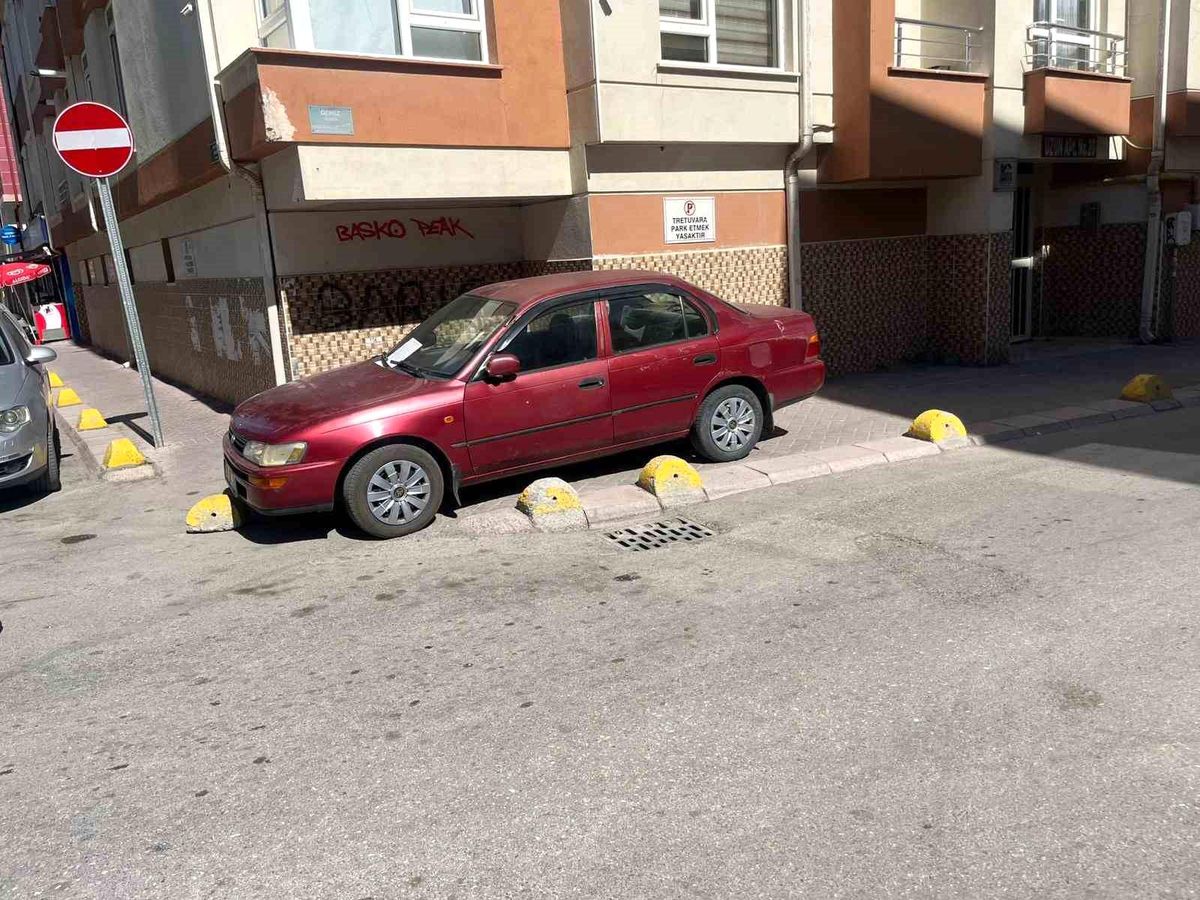 Apartman Yöneticisinden Hatalı Park Uyarısı