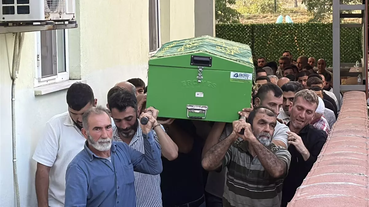 Karabük\'te Bıçaklı Kavga: İki Kişi Tutuklandı
