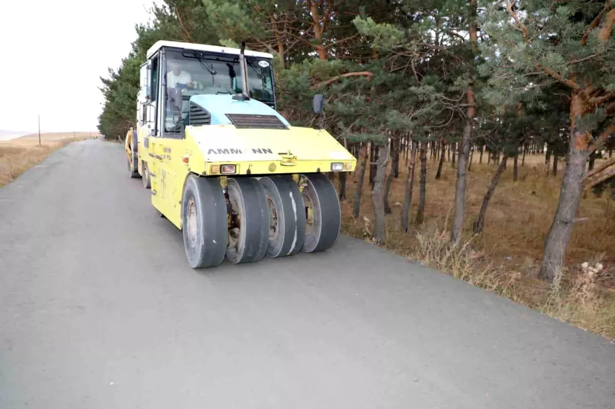 Kars\'ta Köy Yollarına Beton Asfalt