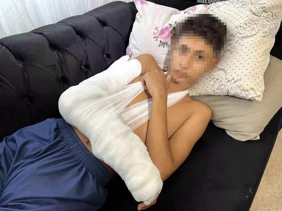 Lisede arkadaşlarının "şaka" diye camdan sarkıttığı çocuk aşağı düştü