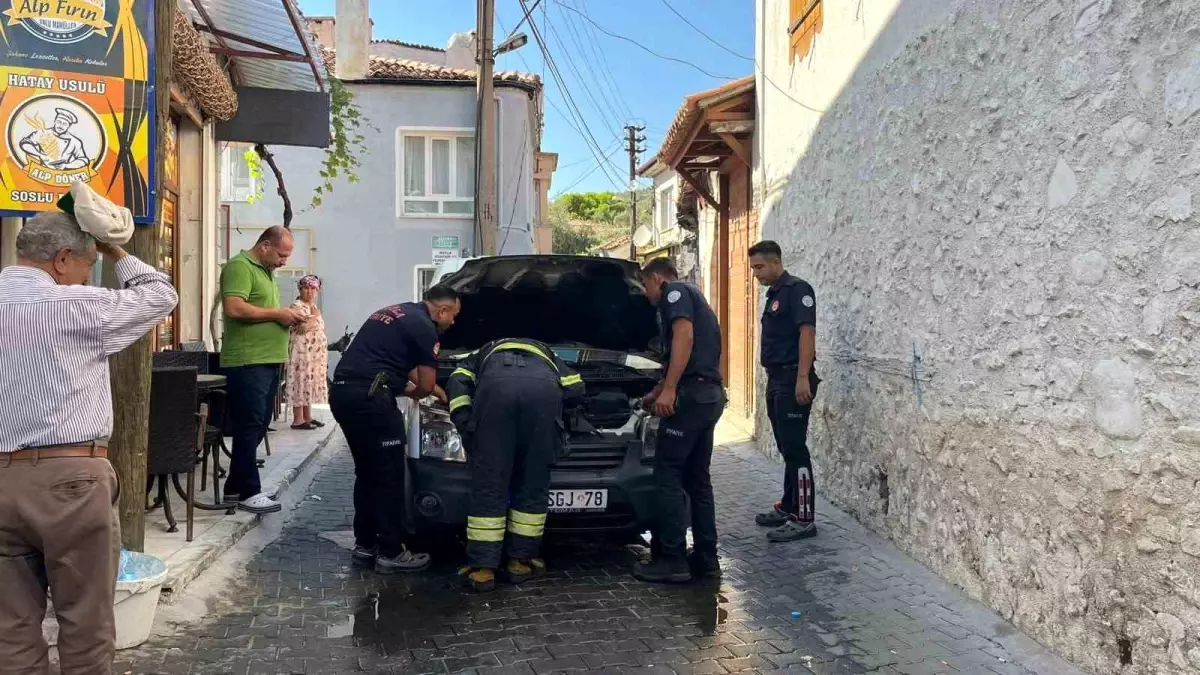 Menteşe\'de Araç Yangını Paniğe Neden Oldu