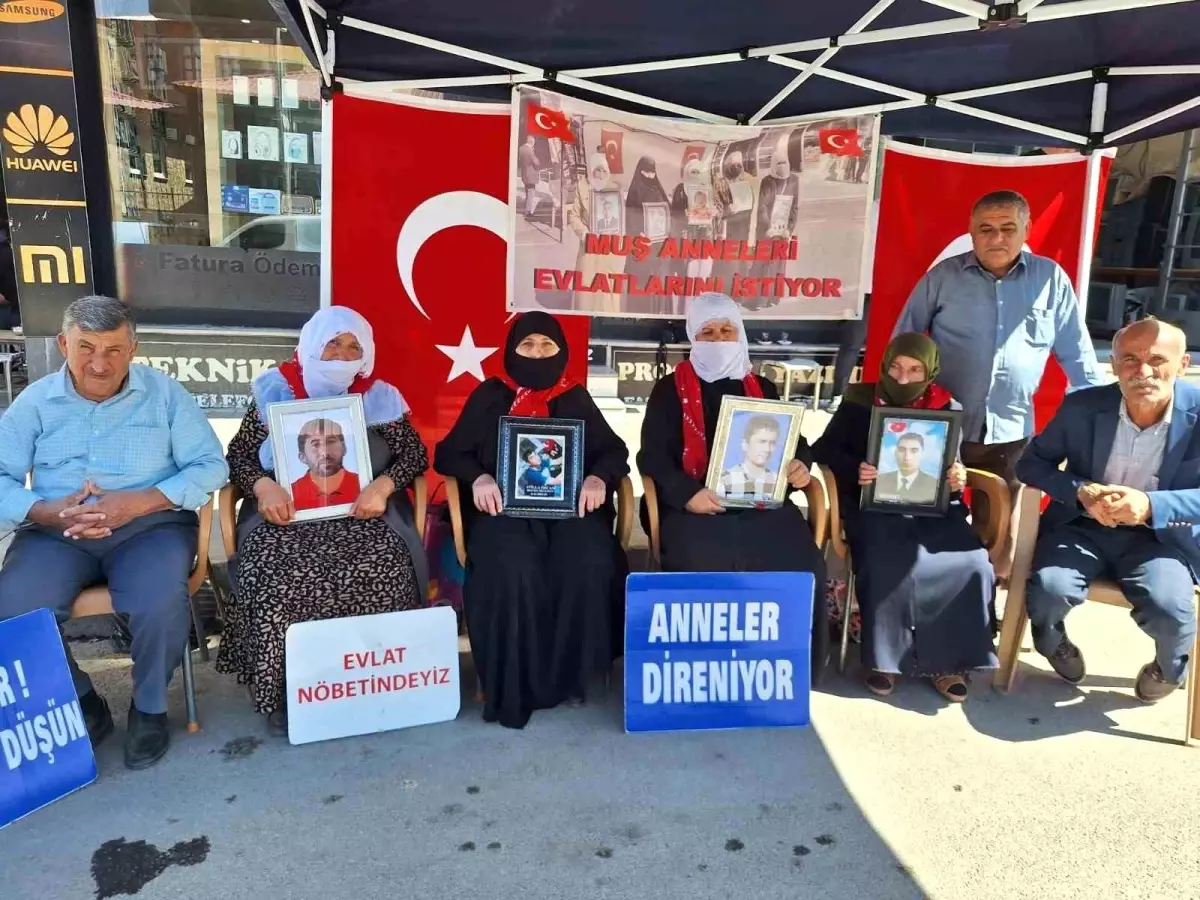 Muş\'ta Aileler Evlat Nöbetinde
