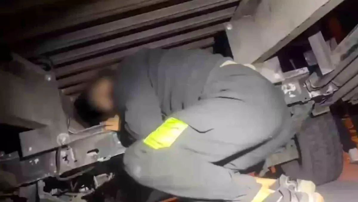Kayseri\'de Gizli Bölmede Düzensiz Göçmen Yakalandı