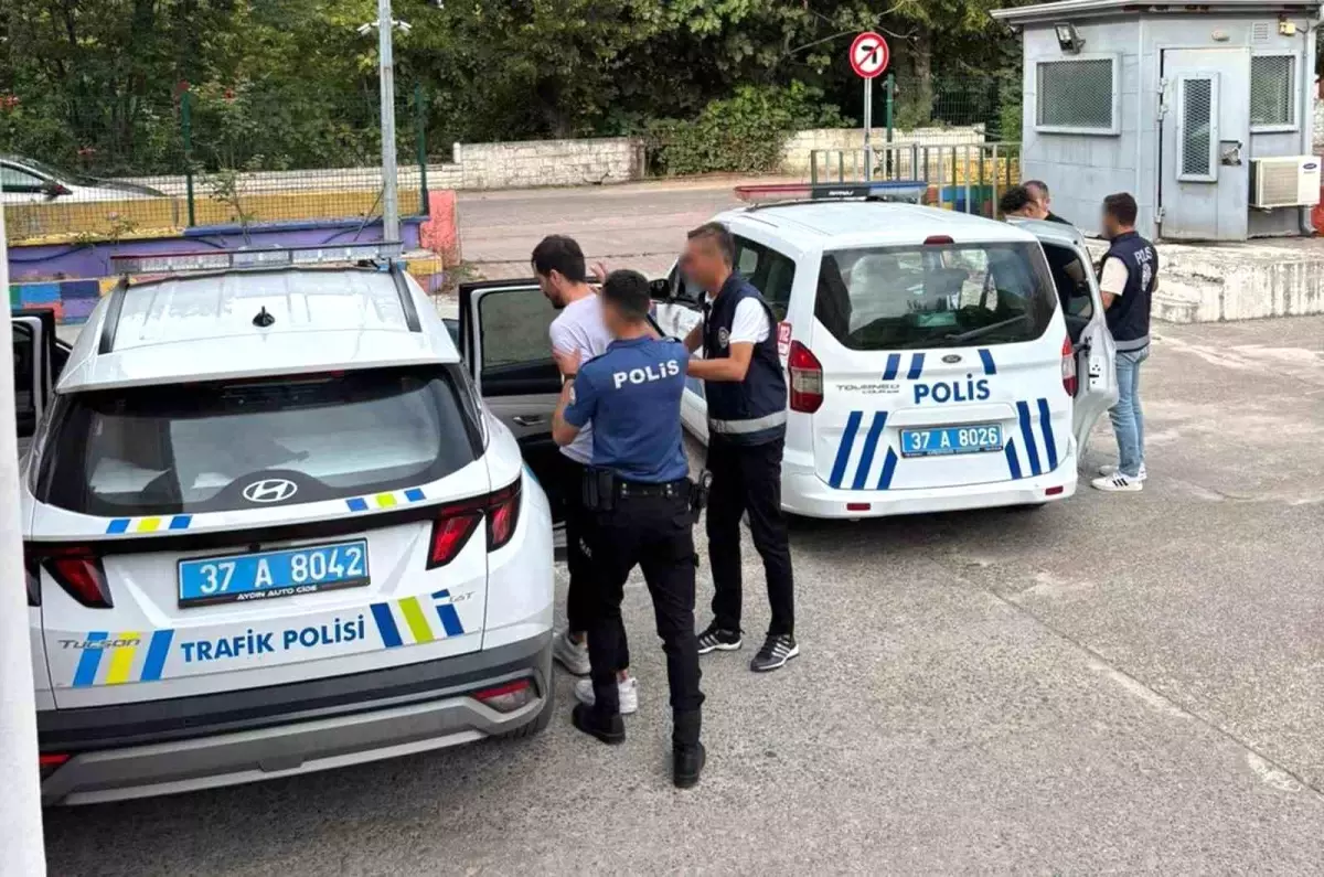 Polis Memuruna Darp: 4 Gözaltına Alındı